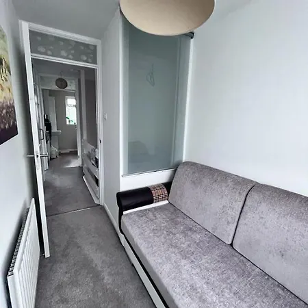 3 Bed House In Walsall, Perfect For Contractors & Leisure & Free Parking Exterior photo