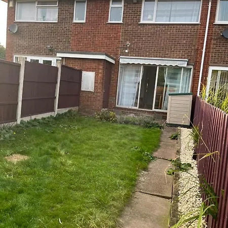 3 Bed House In Walsall, Perfect For Contractors & Leisure & Free Parking Exterior photo
