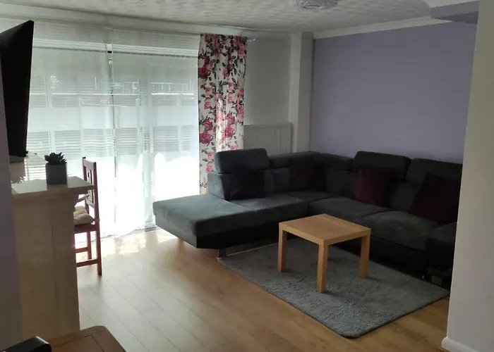 3 Bed House In Walsall, Perfect For Contractors & Leisure & Free Parking