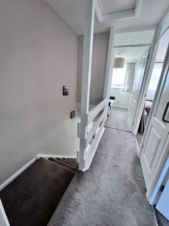 3 Bed House In Walsall, Perfect For Contractors & Leisure & Free Parking