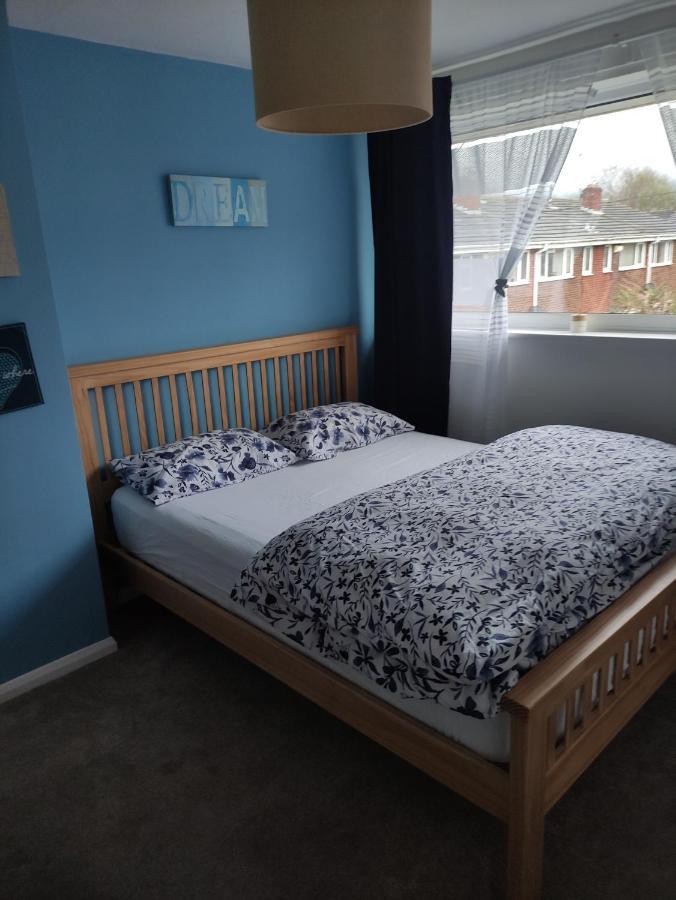 3 Bed House In Walsall, Perfect For Contractors & Leisure & Free Parking * Walsall